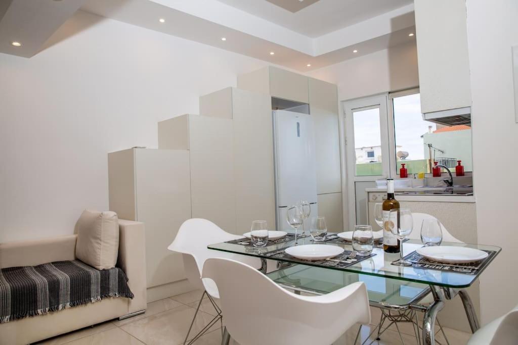 Seafront Central Apt In Lavrio Apartment Exterior photo