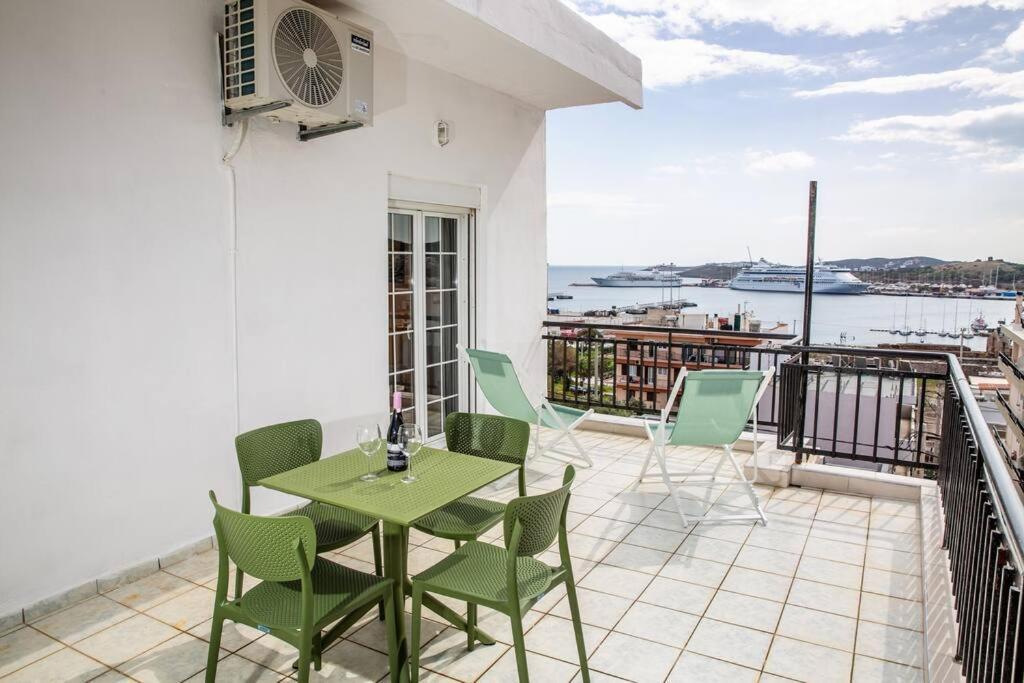 Seafront Central Apt In Lavrio Apartment Exterior photo