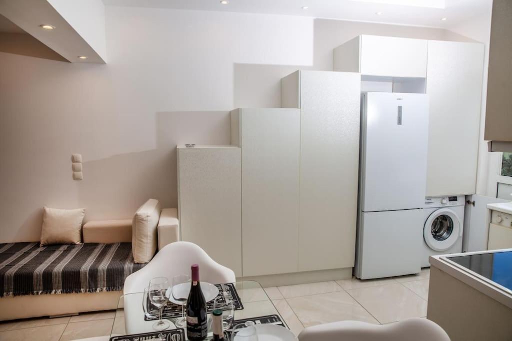Seafront Central Apt In Lavrio Apartment Exterior photo